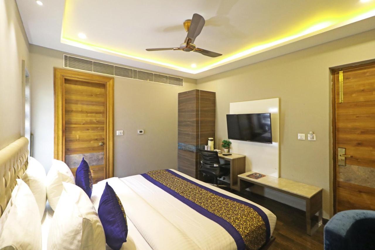 ניו דלהי The Ivy Grand Hotel In City Centre With Free Secured Parking מראה חיצוני תמונה